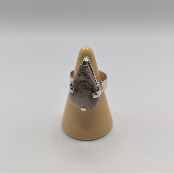 Size 6.5 silver and stone ring - Picture 4 of 7